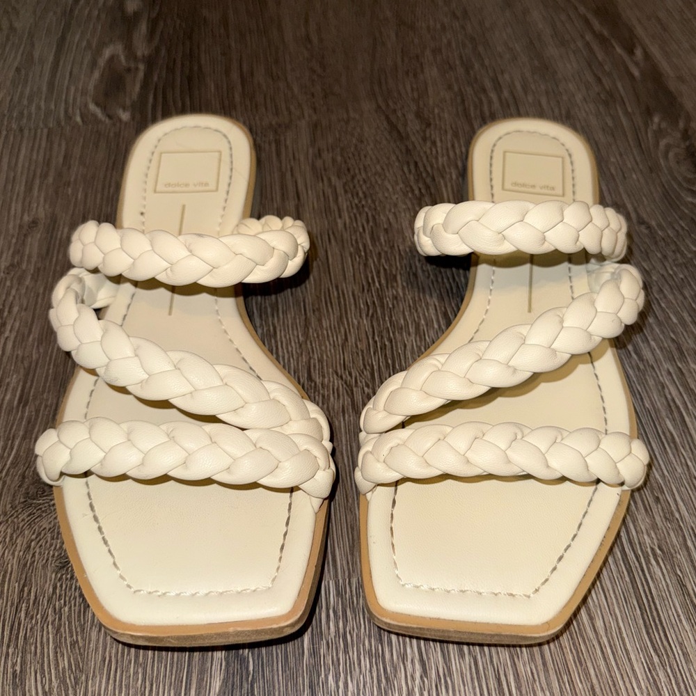 dolce vita Women’s Ivroy Braided Sandals. Size 8